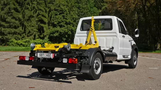 UAZ 23602 Profi Singlecab kontejner